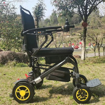Viaggi confortevoli per disabili e anziani grazie alla sedia a rotelle elettrica in fibra di carbonio
