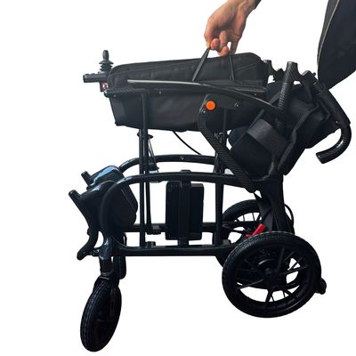 Sedia a rotelle elettrica con peso di 11,5 kg e capacità di carico di 300 libbre